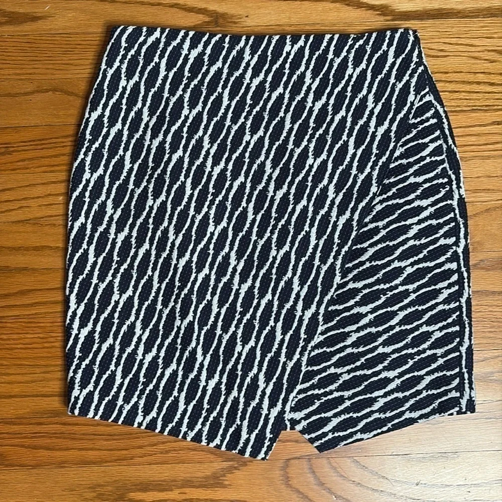 Ann Taylor LOFT Navy Blue White cotton Textured Faux Wrap Skirt sz S